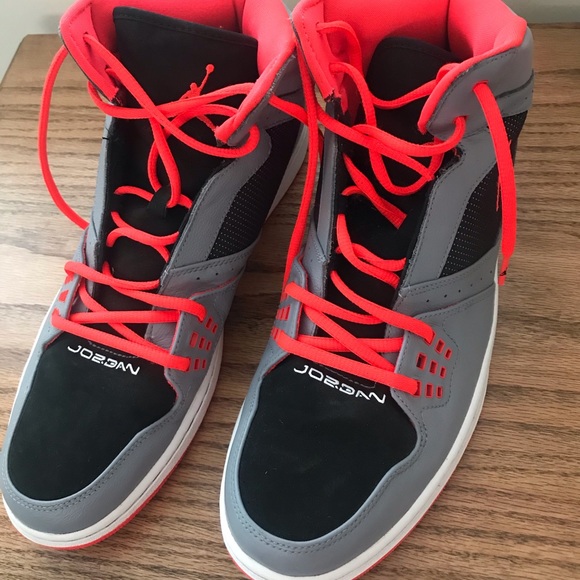Basketball shoe - Picture 1 of 1